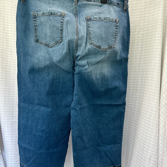 Crop button fly jeans by torrid - Picture 2 of 2